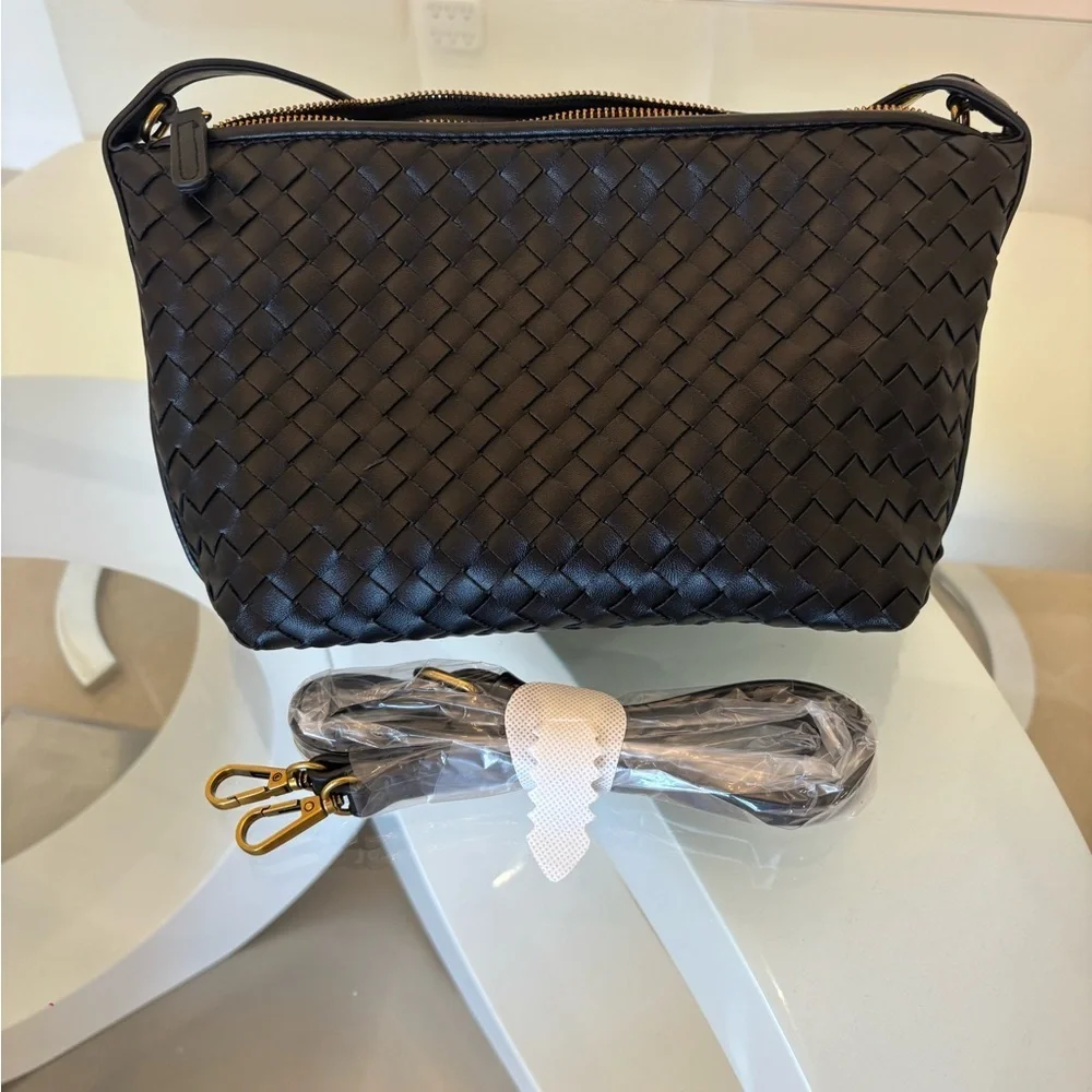 Woven Vegan Shoulder Bag - Black